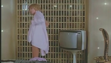 Mireille Darc NUE - Si elle dit oui