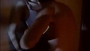 Secretaria muy caliente se folla a su amante despu&eacute_s del trabajo