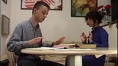 Lo studente modello si incula la professoressa di ripetizione