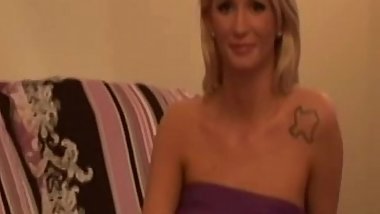Tattooed retro beauty pussy creamed POV