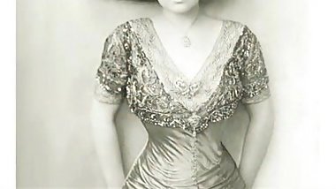 Portraits Of Pretty Women