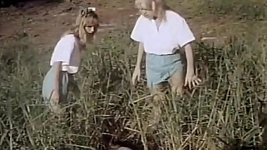 Ginger Lynn Allen, Lois Ayres, Bunny Bleu in vintage xxx scene