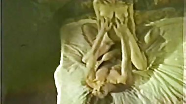 SE217 Love In A Hot Tub - Annette Haven