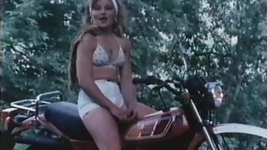 vintage 70s german - Der verbumste Motorrad-Club jagt geile Fuechsin - cc79
