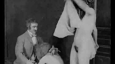 lesbians from years ago ignore his cock !