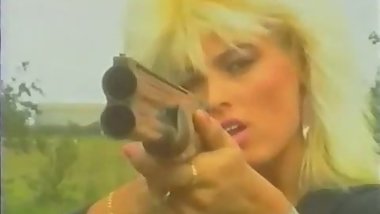 Pinup Club : Saranda uit Hekelingen (Dutch spoken)(1990).
