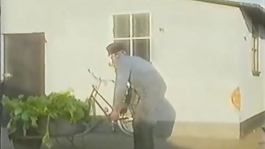 Pinup Club : Jolande uit de Achterhoek (1990)(Dutch spoken).