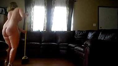Yeah! Mom cleans the house naked!