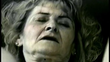 Mature bitch gets her pussy pounded