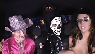 Hot bitch doing sexy oral