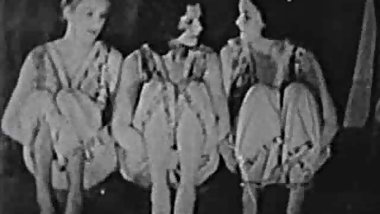 Vintage Lesbian Threesome