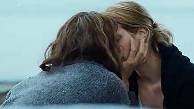 Ashley Judd in lesbian kiss from tata tota lesbians