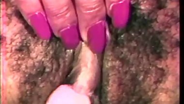 Fat bitch gets her gaping pussy licked by GF