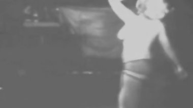 Titty shakin Jenny Lee