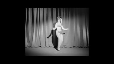 Gogo Girl - Classic ass shake