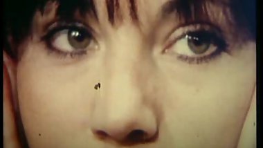 Monique et Julie deux collegiennes en partouze - Trailer