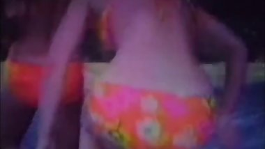 Vintage Blonde vs. Brunette 1