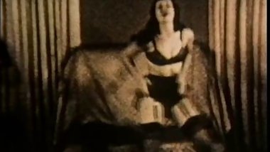 BETTIE VINTAGE NYLONS TEASE (non nude)