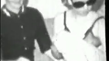 Vintage - 1960s - 2 Shy Housewives