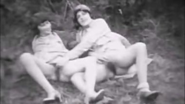 Lesbians Finger Play-1917