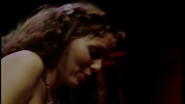 Annettte & Paul ( Identify music please)