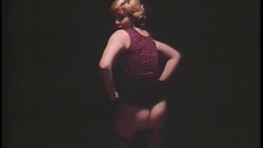 Half Dollar Pose Chat