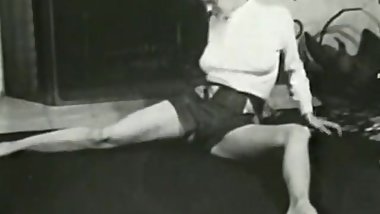 Sexy Topless Mature Babe Smoking (1950s Vintage)