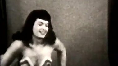 Black and White Decorate Vixen's Body (1950s Vintage)