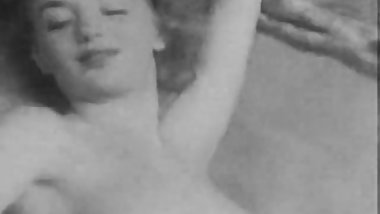 Nude Busty Girl Similar to Marilyn Monroe (1950s Vintage)