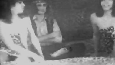 Man Fucks two Sexy Girls (1950s Vintage)