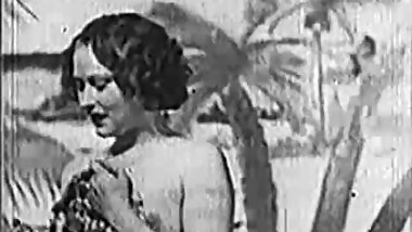 Beautiful Girl gets Fucked at the Beach (1930s Vintage)
