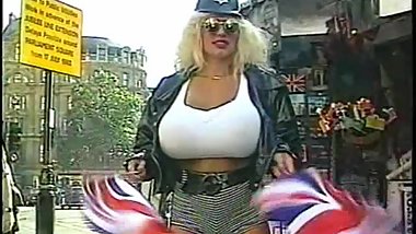 Lisa Lipps - In London