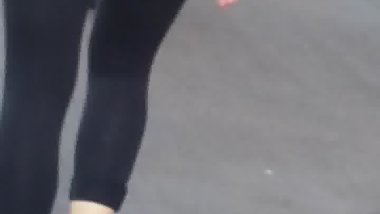 college freshman in leggings