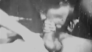 Hot Brunettes Eating Cunts and a Man (1930s Vintage)