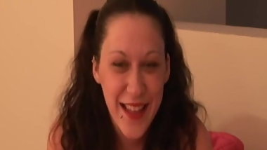 Tonguepierced amateur sucks off oldman