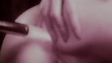 Awesome Chick Masturbates Wildly (1970s Vintage)
