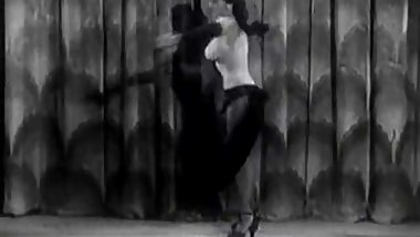 Gorgeous Stripper Gives a Hot Striptease (1950s Vintage)
