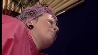 GREYHAIRED GRANNY FUCKED BY THE HAIRDRESSER (VINTAGE)