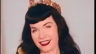Betty Page dances to Little Egypt