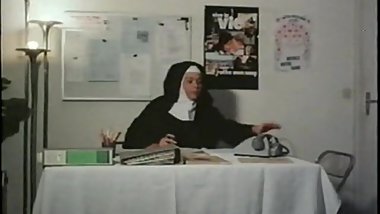 Classic French : Fantasmes pornos d'une novice en chaleur