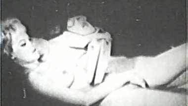 Lesbian Peepshow Loops 628 50's and 60's - Scene 2