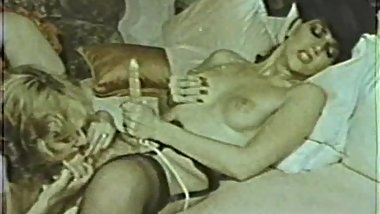 Lesbian Peepshow Loops 631 70's and 80's - Scene 4