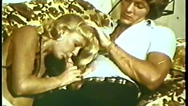 Peepshow Loops 204 70s and 80s - Scene 1