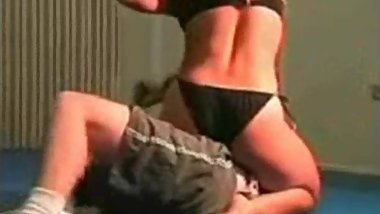 mixed wrestling fbb Christine Fetzer bodybuilder scissors